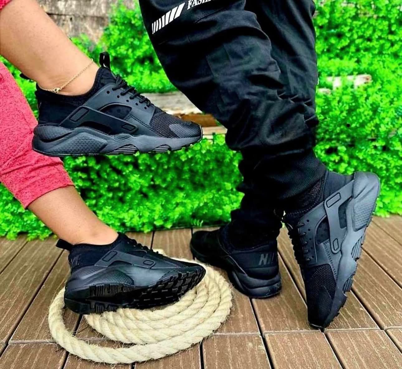 Tenis Deportivos Negros y Grises